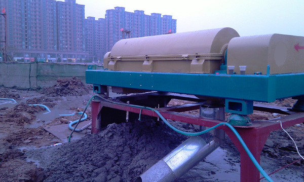 離心脫水機(jī)打樁行業(yè)泥漿脫水案例